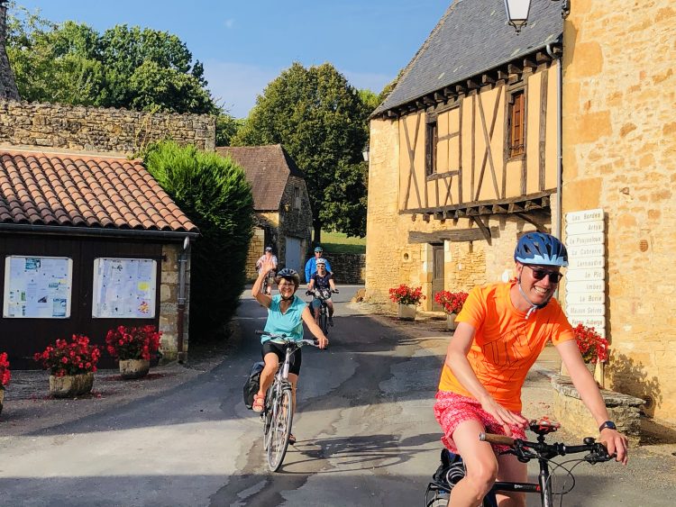9 - Visite à vélo - Dordogne / Périgord