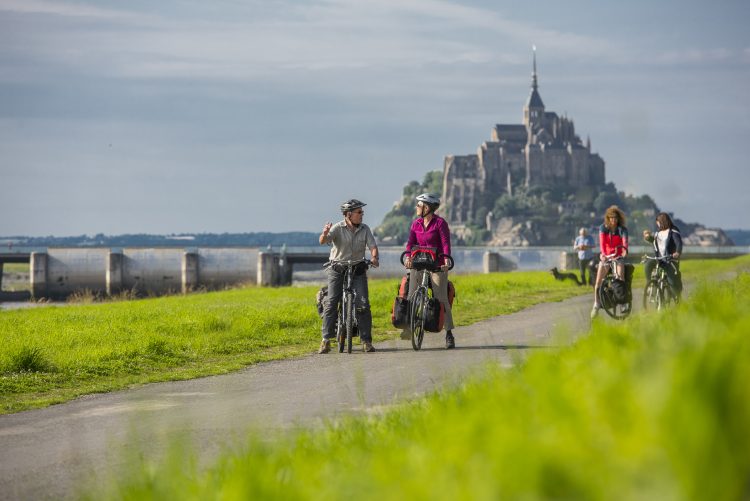 Cyclists in front of Mont-Saint-Michel