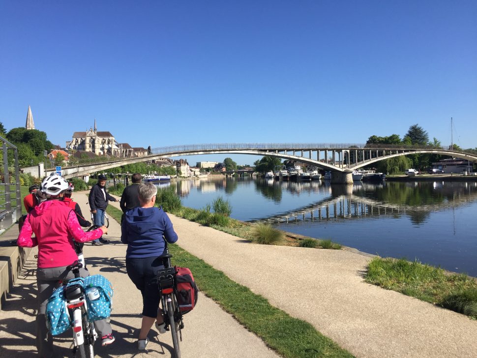 Cycle tour along the canal in Auxerre