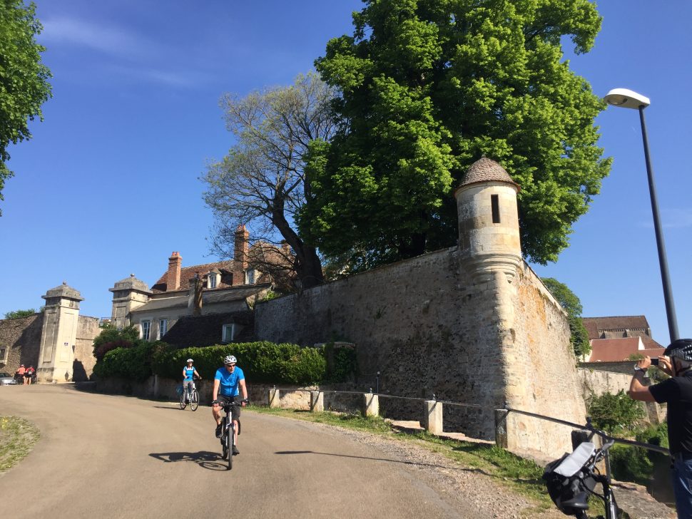 Radfahrer in Avallon