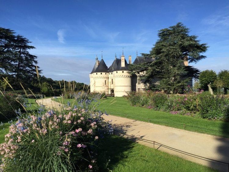 Blick auf Garten des Schlosses Chaumont