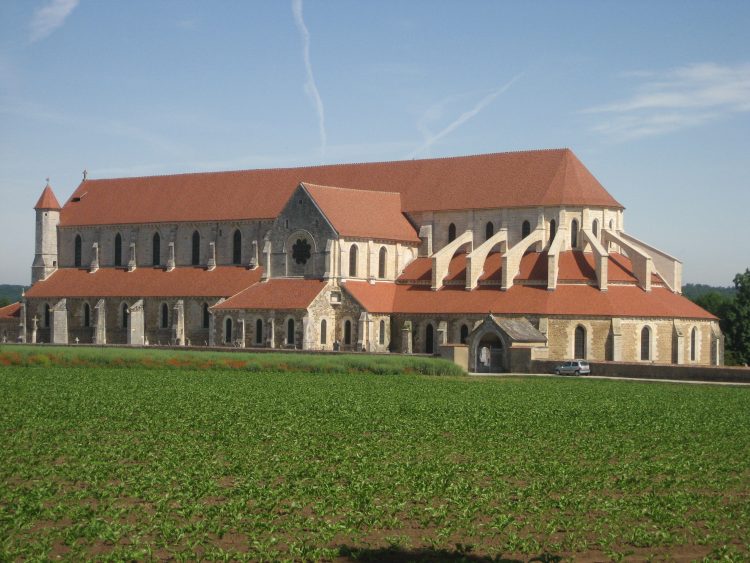 Blick auf die Abtei von Pontigny