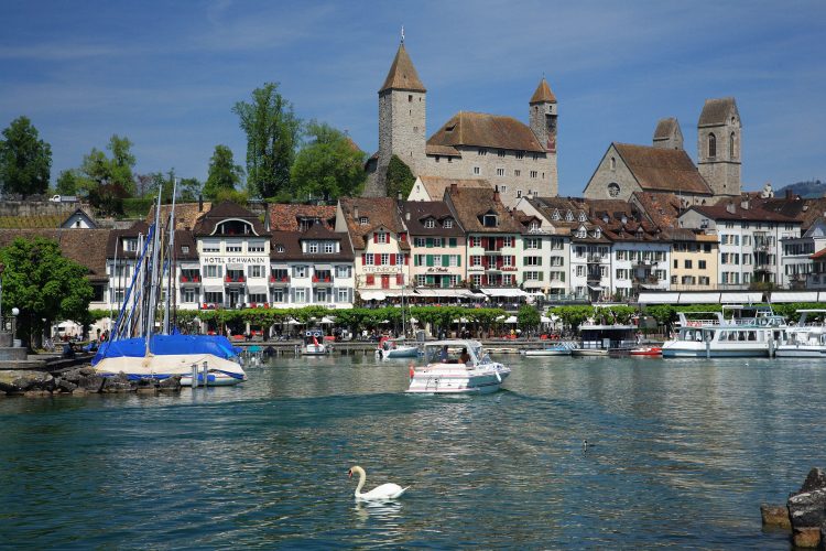 Blick auf eine Stadt in der Schweiz