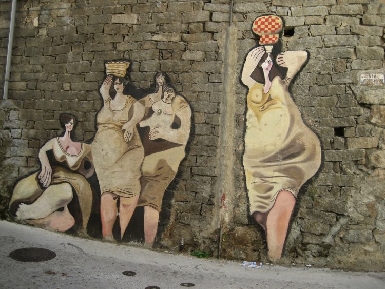 Blick auf Graffiti-Kunst auf Sardinien