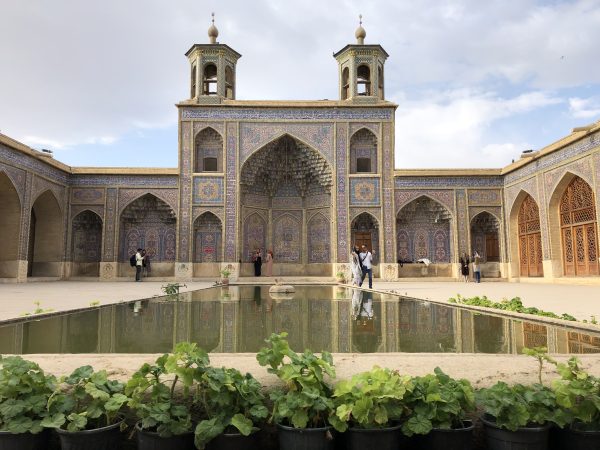 Moschee mit Brunnen im Iran